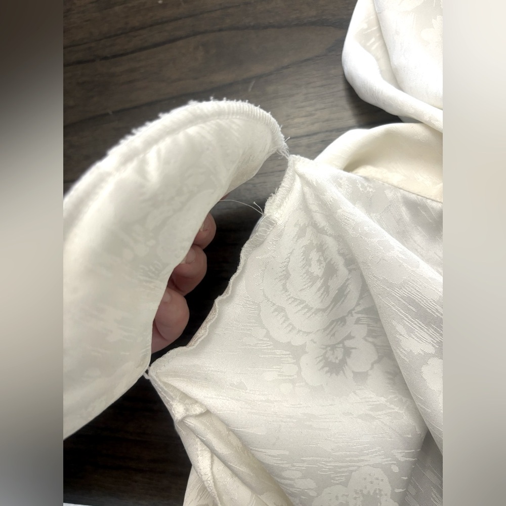 Ivory Robe Size Large - Picture 7 of 7